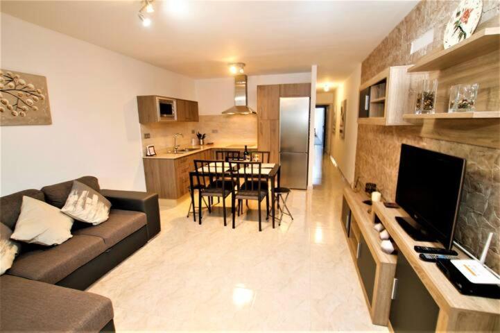 Apartamento Yale ติอาส ภายนอก รูปภาพ